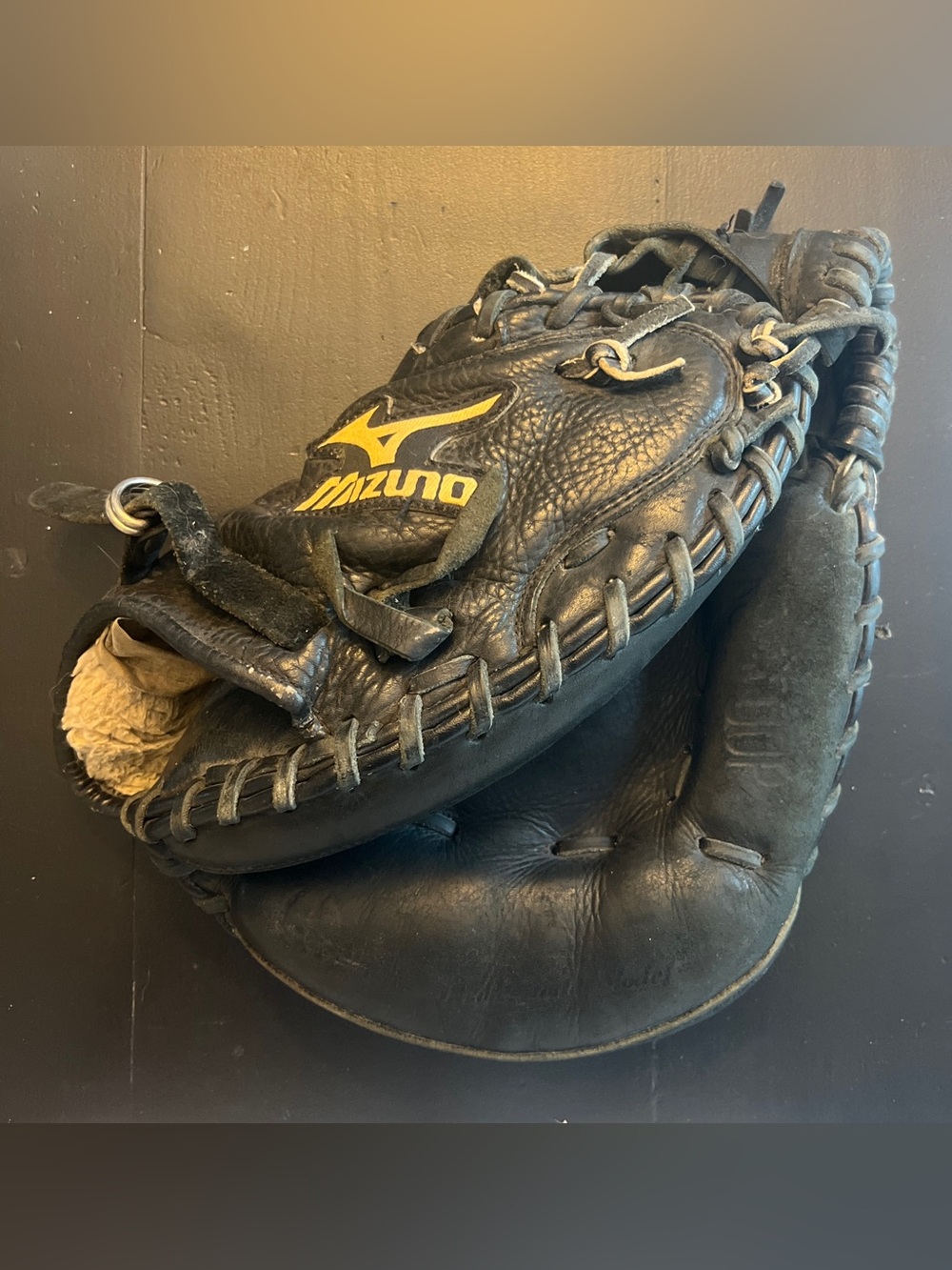 Mizuno Catcher’s Mitt Glove GXC 934 33.50" Pro Scoop Right Hand Throw Broken In